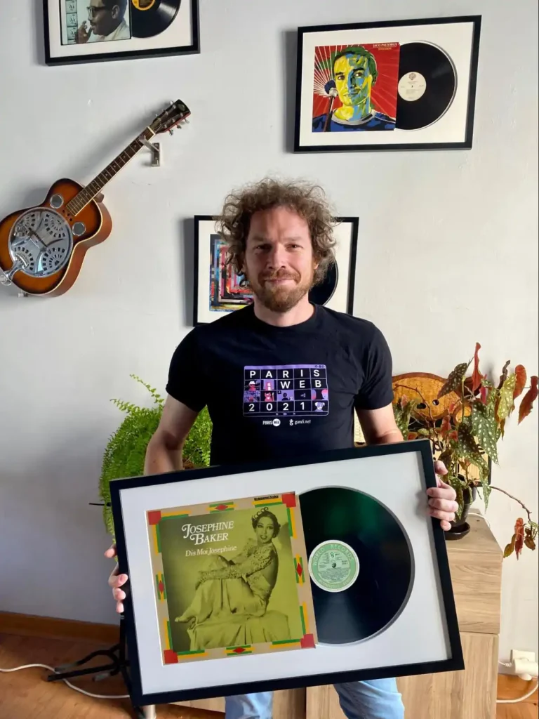 jb audras nous présente un souvenir wordpress josephine : disque vinyl encadré de joséphine Baker