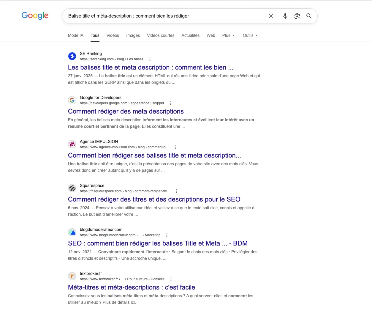 page de résultats Google montrant, pour chaque site, le favicon, le nom du site, l'URL, le titre cliquable et la description